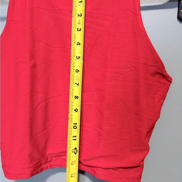 Red Sleeveless Cropped Tank Top - Picture 4 of 5